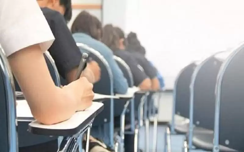 شكوى من عدم توفر مكيفات بقاعات