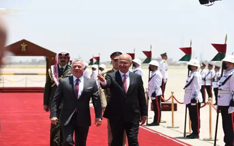 مقاتلات حربية عراقية رحبت بالملك