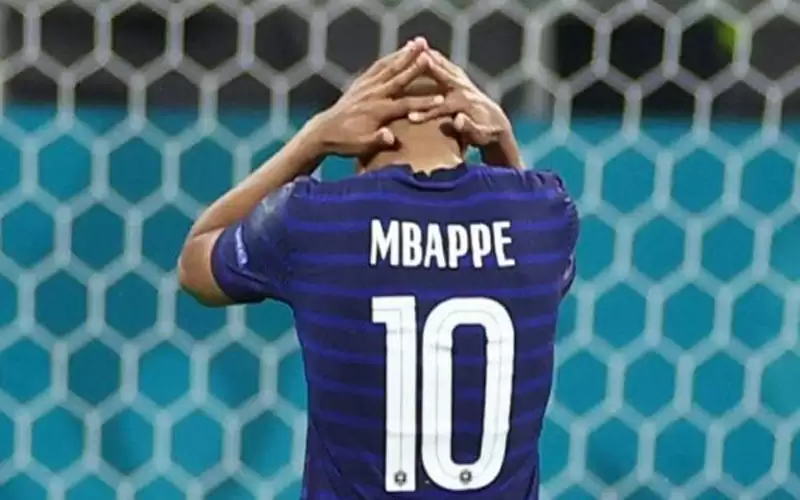 أول تعليق من مبابي بعد تسببه