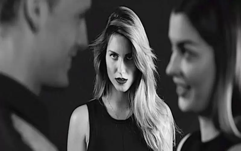 صديقة عروس تدمر حفل الزفاف لأنها