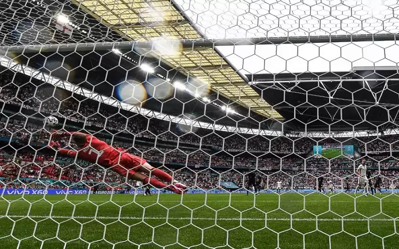 8 متنافسين لخطف بطاقة ويمبلي في