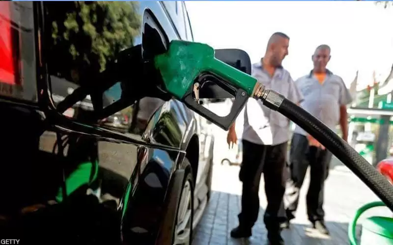 لبنان.. تزاحم على الوقود يخلف 12