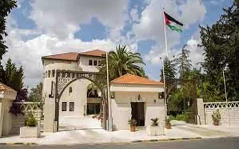 الحكومة: استمرار منع بيوت العزاء والتجمعات