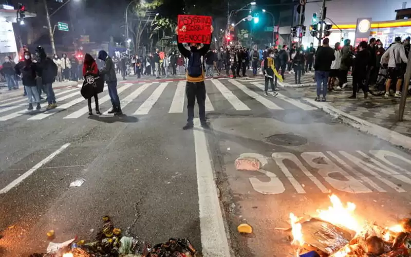 عشرات الآلاف يتظاهرون ضد الرئيس البرازيلي