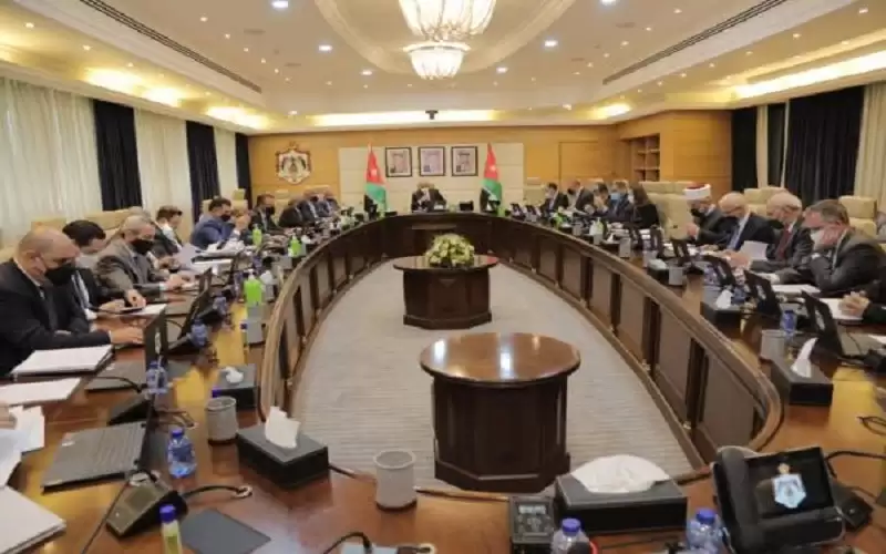 الخصاونة يوجه بمتابعة مخرجات زياراته الميدانية
