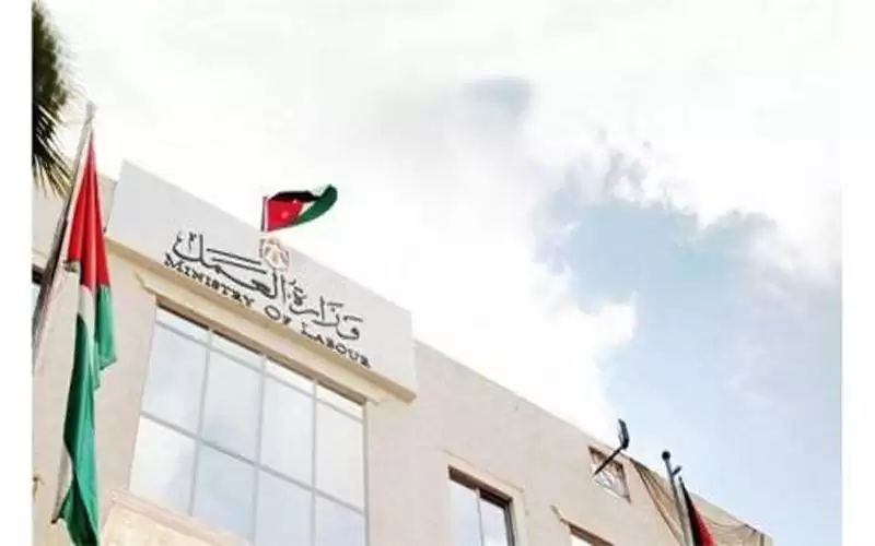 العمل تغلق 5 منشآت لتكرارها مخالفة
