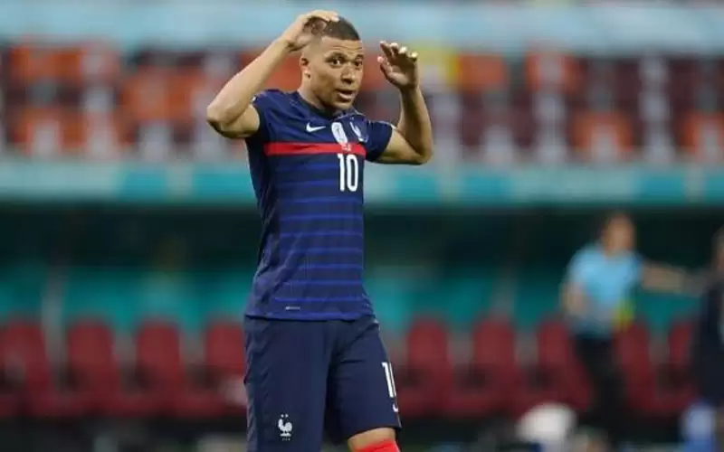 أنيلكا يقدم نصيحة لمبابي للسير على