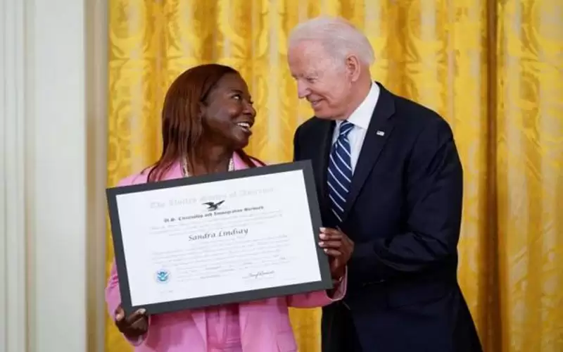 منح الجنسية الأمريكية لأول حاصلة على