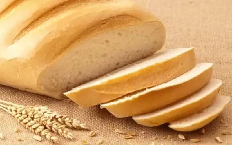 تعرف على مخاطر تناول الخبز الأبيض