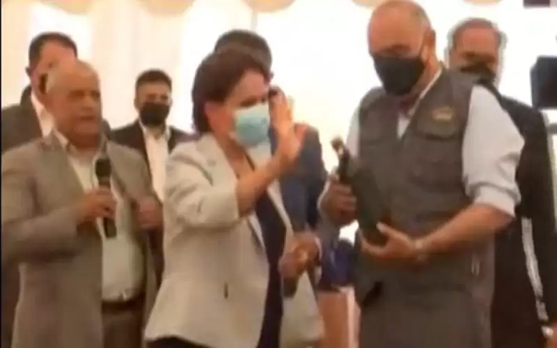 زواتي تهدي الخصاونة زجاجة نفط