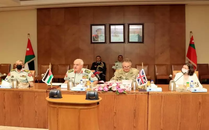 رئيس هيئة الأركان المشتركة يفتتح دورة