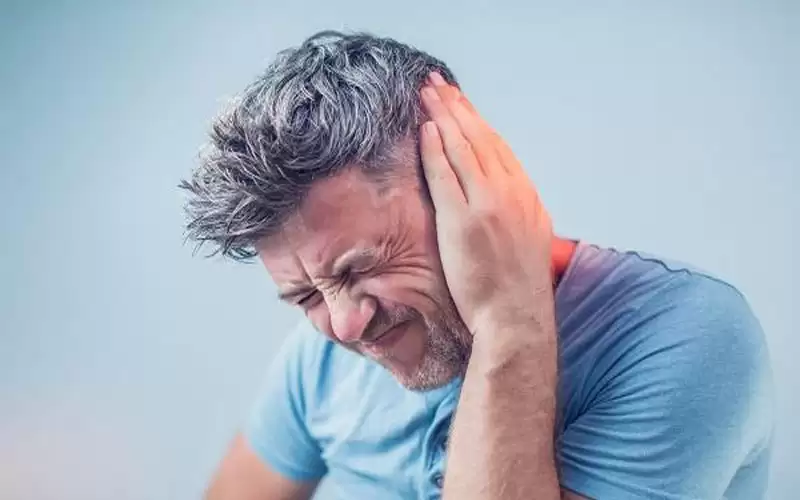 أسباب الطنين المفاجئ في الأذنين