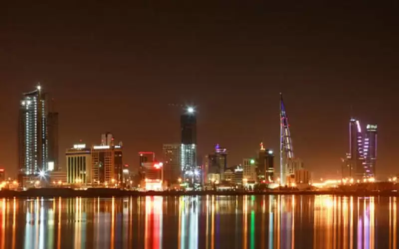 البحرين تعلق دخول المسافرين من 16