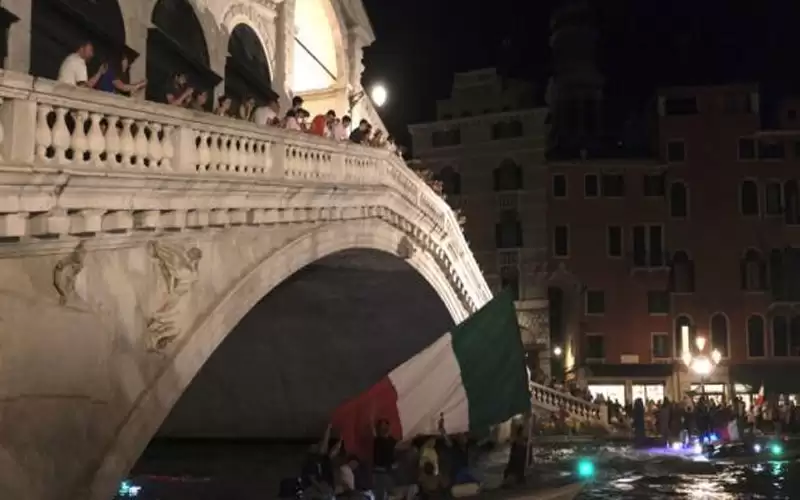 عمدة البندقية: إيطاليا بأسرها غارقة في