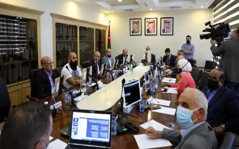 الحمارنة: غياب المرافق الصحية العامة له