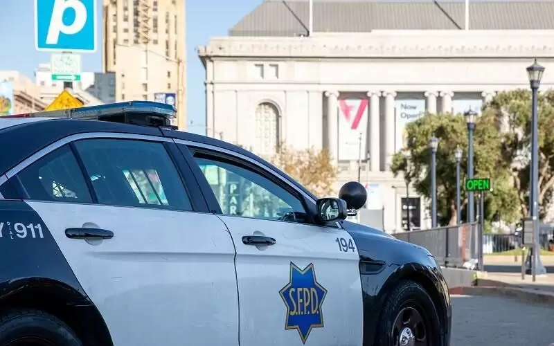 شرطي أمريكي يقتل رجلا يحمل مسدسا