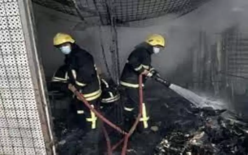 حريق بغرفة تخزين ألعاب نارية بالزرقاء