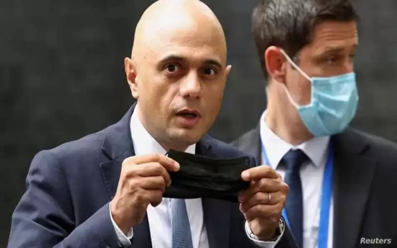 إصابة وزير الصحة البريطاني بكورونا رغم