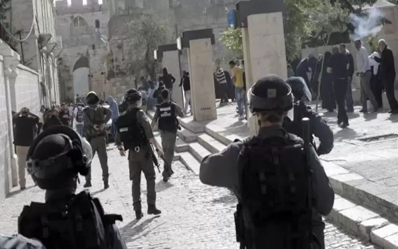 الاحتلال يقطع أسلاك مكبرات الصوت في