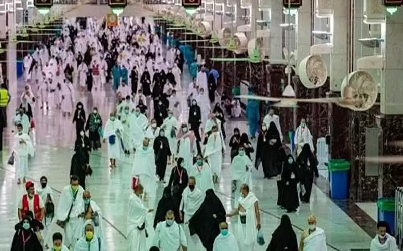 بدء توافد الحجاج إلى المسجد الحرام