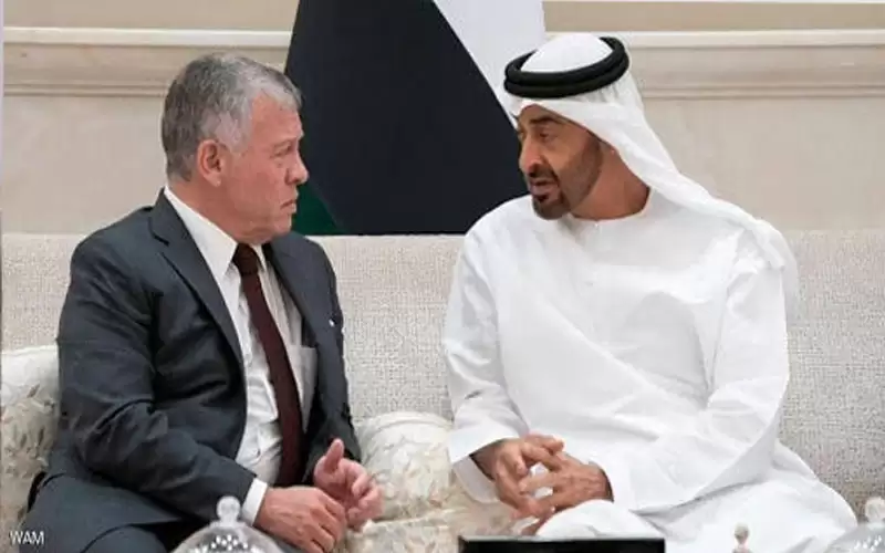 الملك يتبادل التهاني مع ولي عهد