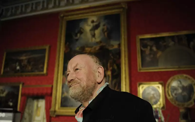 وفاة الرسام المعروف برسم صور مسيئة