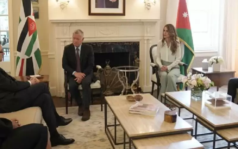 الملك يؤكد لرئيس مجلس ادارة فايزر