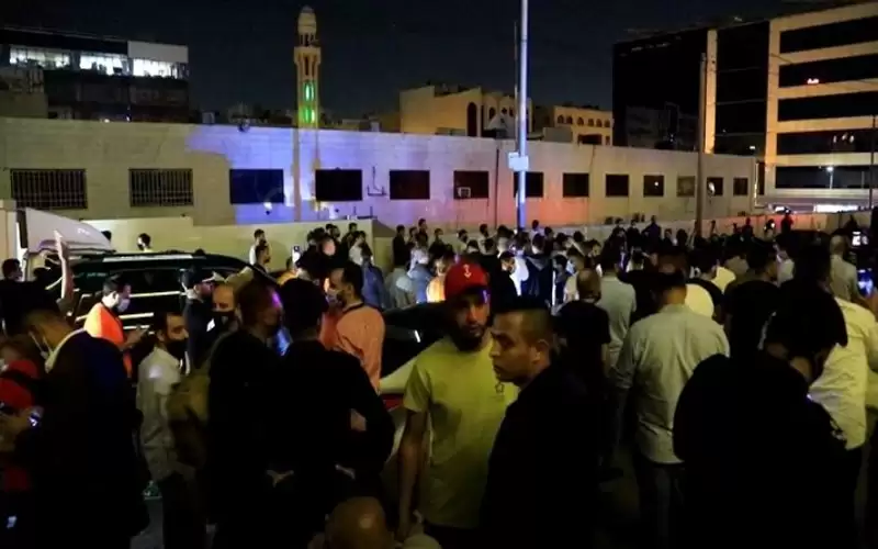 النيابة العامة تكشف على جثامين الجاردنز