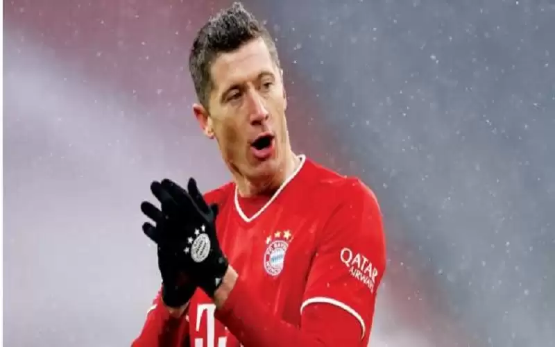 ليفاندوفسكي يفوز بجائزة لاعب العام في