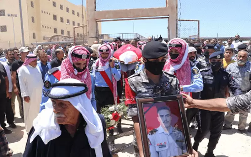 الامن يشيع جثمان الشرطي البطوش