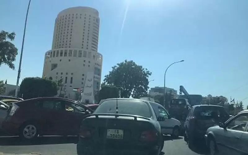ازدحامات خانقة بعمان تزامنا مع تشغيل
