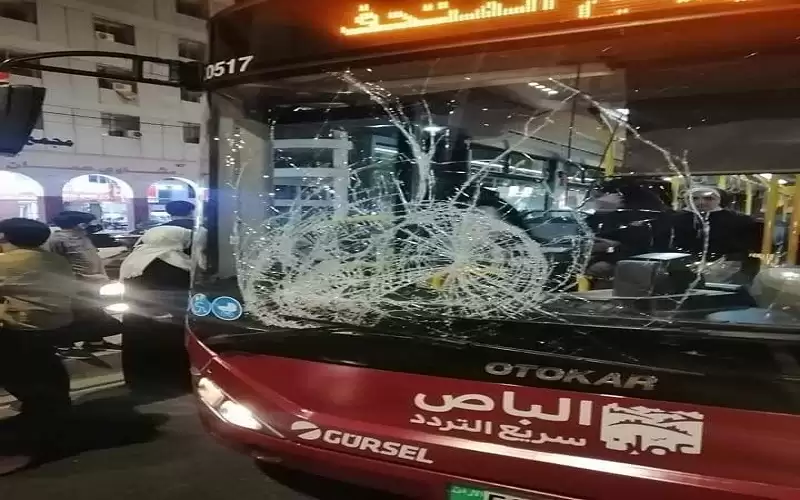 الباص السريع يدهس شخصا قرب دوار