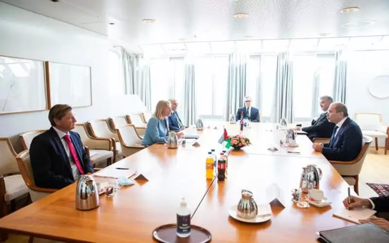 الصفدي يلتقي رئيسة لجنة الشؤون الخارجية