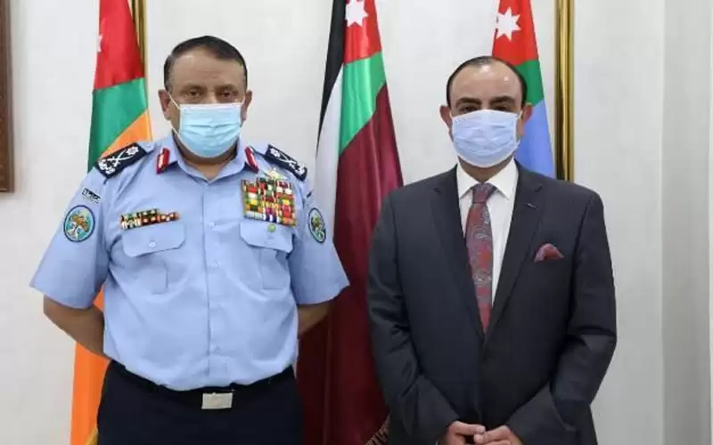 مدير الامن يكرم اللواء المتقاعد الحباشنة