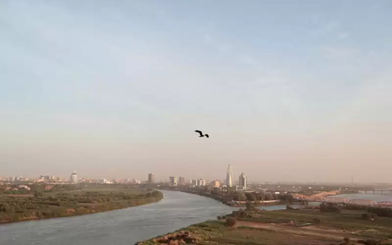 العثور على عشرات الجثث في نهر