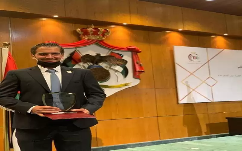 الضمان تهنئ ابنها الموظف ماجد مسلم