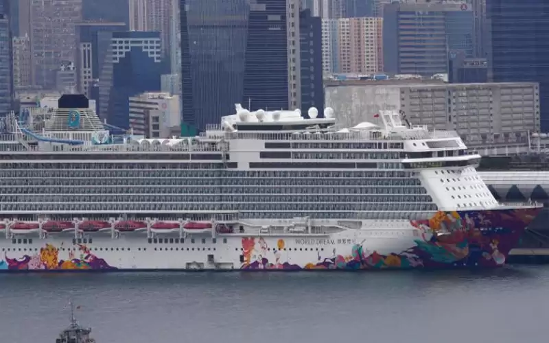 ما سر الباخرتين المتوقفتين في العقبة