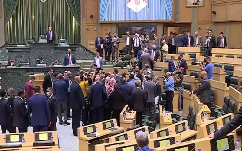 النائب العدوان يرفض الاعتذار للخصاونة وارجاء