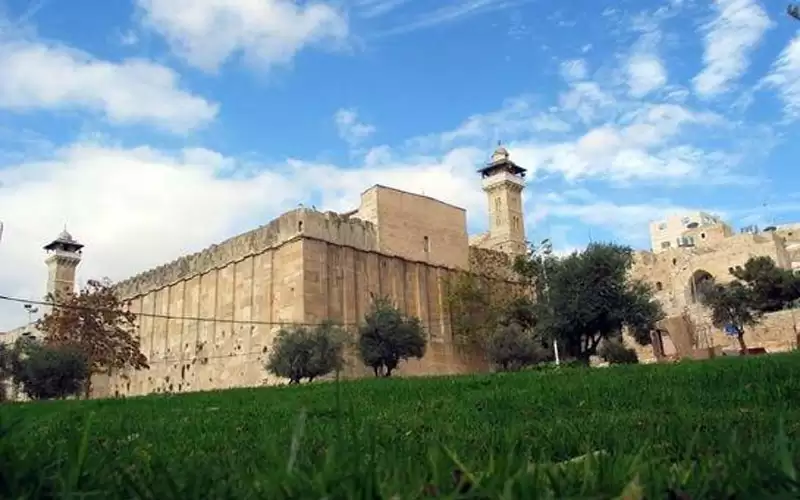 الاحتلال يغلق الحرم الإبراهيمي أمام المصلين