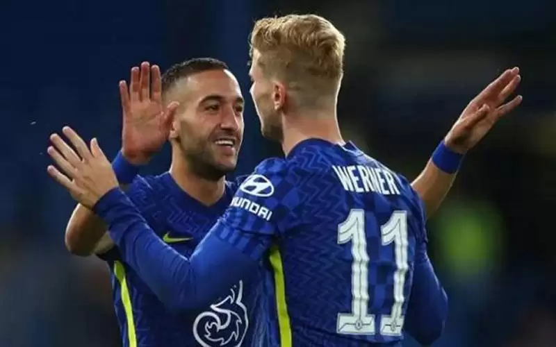 حكيم زياش يكشف طموحاته بعد ثنائية