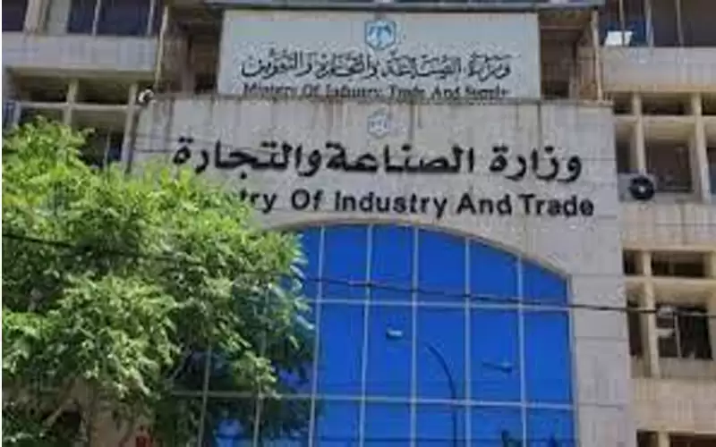 الصناعة تحرر 36 مخالفة لأوامر الدفاع