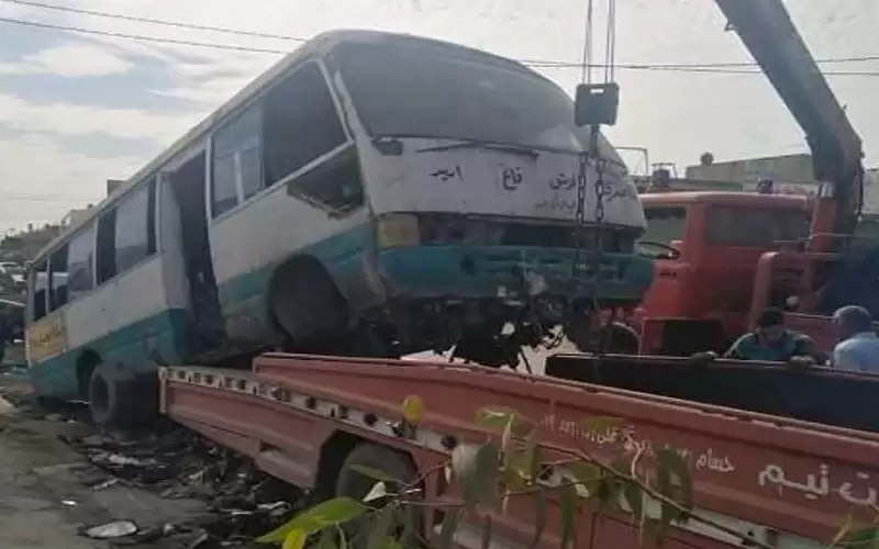 إزالة 100 هيكل سيارات مستعملة في