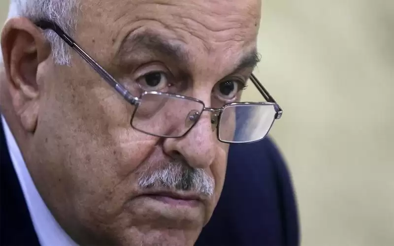نائب رئيس الوزراء الأسبق المعشر يخرج
