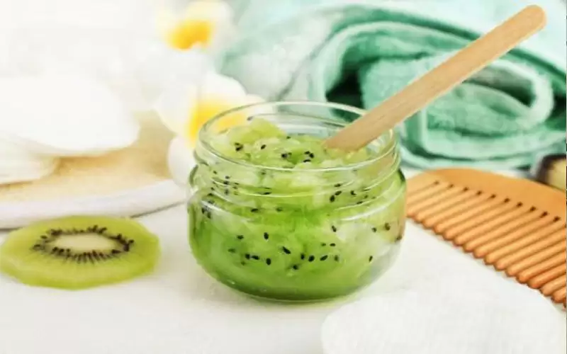 فوائد الكيوي للبشرة الدهنية