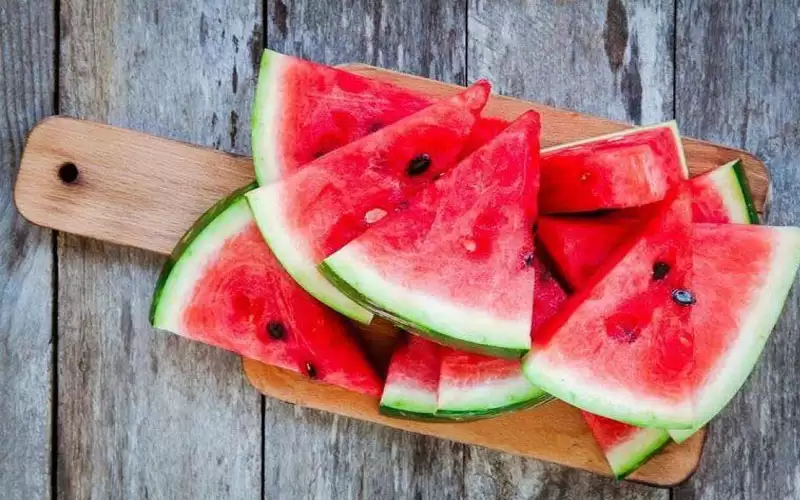 أمراض يساعد تناول البطيخ والشمام في