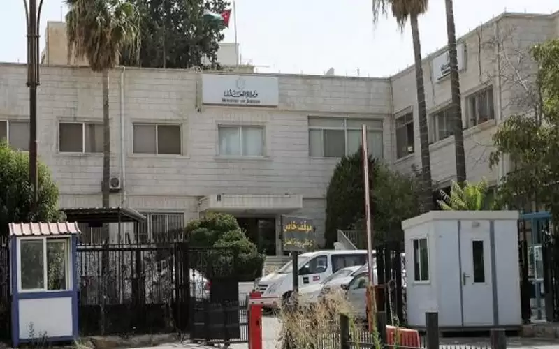 العدل: 36 ألفا و734 شهادة عدم