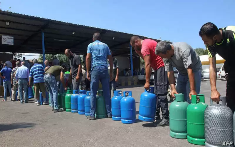 طوابير في لبنان للحصول على الغاز