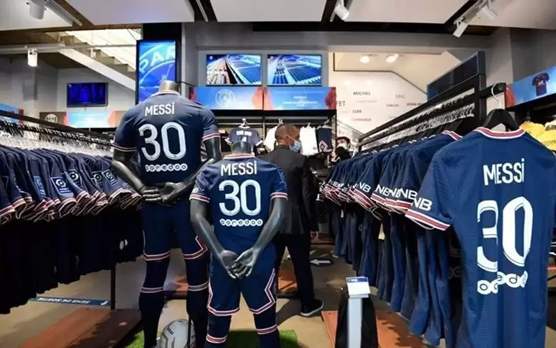 نفاد قمصان ميسي سريعا بمتجر سان