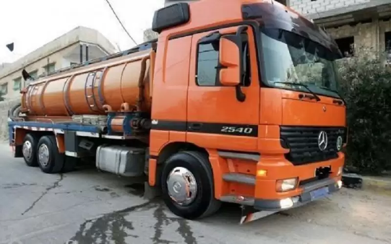 ضبط صهريجي مياه عادمة مخالفين في