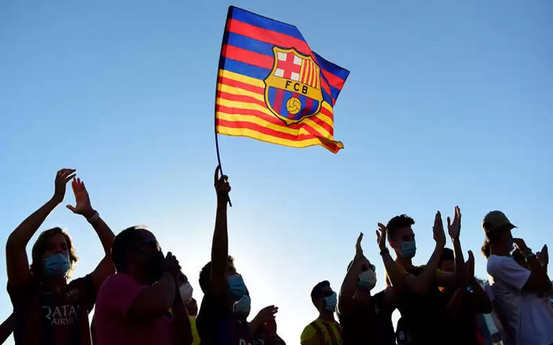 تداعيات رحيل ميسي.. جمهور برشلونة يفقد